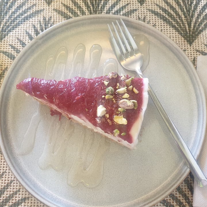 photo of Mundo Vegan Strawberry Cheesecake shared by @compassionate1candy on  06 Oct 2025 - review