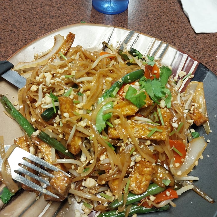 photo of Beaver Grill Express Pad Thai shared by @superiorpanther02 on  17 Sep 2024 - review