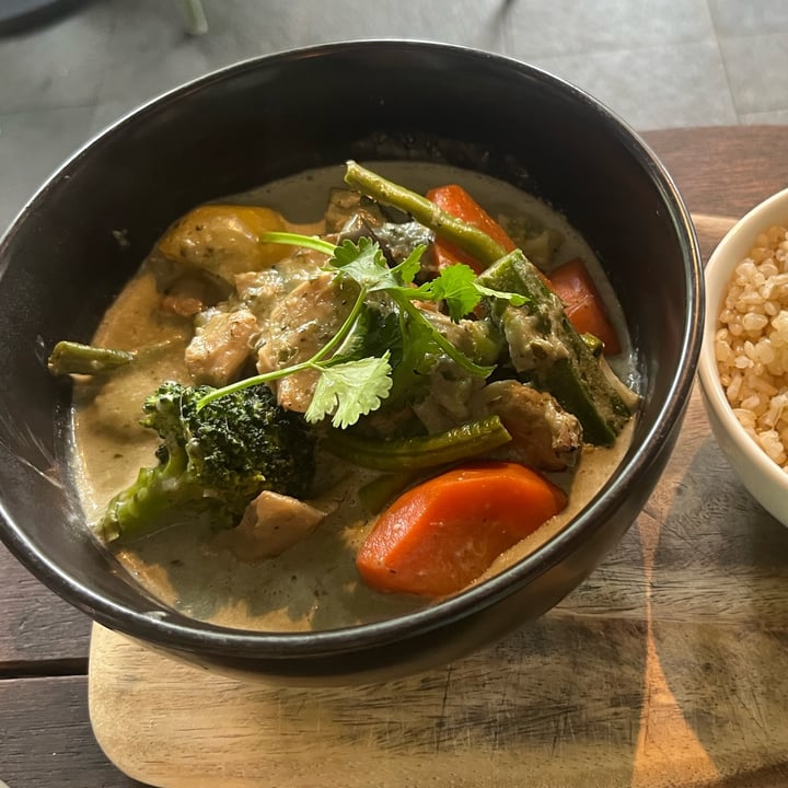 photo of Privé at Singapore Botanic Gardens Thai Green Curry shared by @soy-orbison on  06 Jan 2024 - review