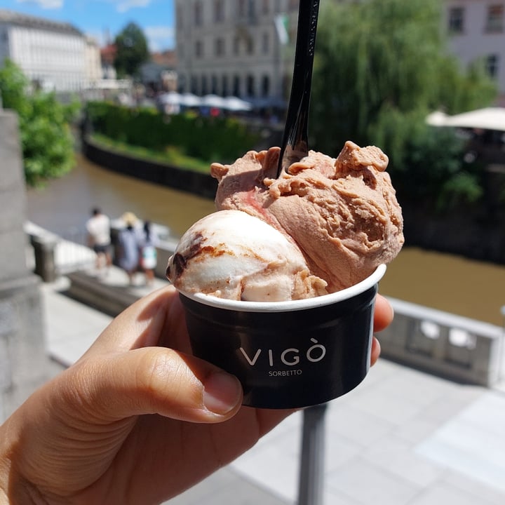 photo of Vigò cherry straciatella gelato shared by @sush-vegsta on  16 Jul 2024 - review