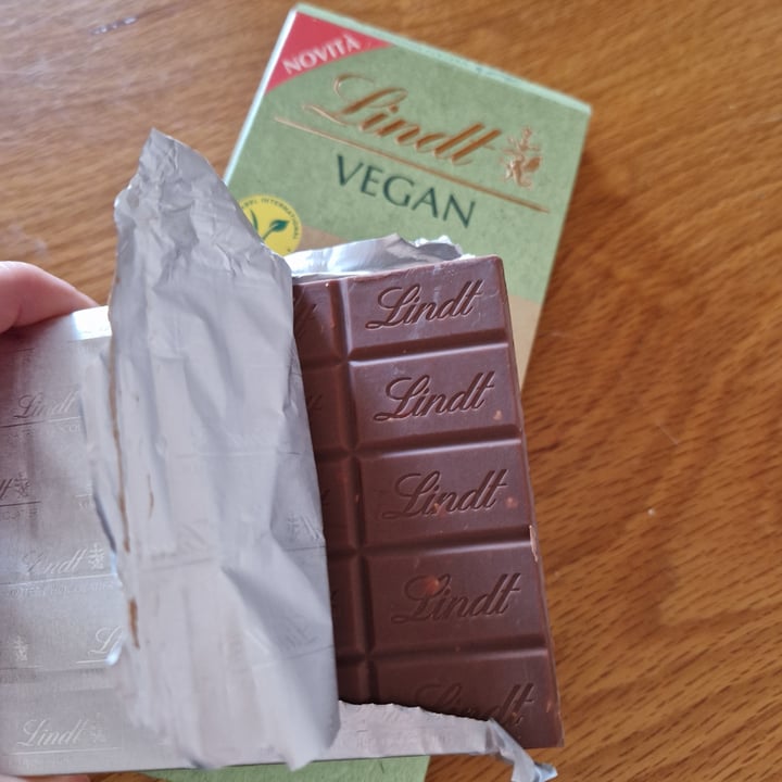 photo of Lindt Vegan Nocciola shared by @erika100 on  21 May 2025 - review