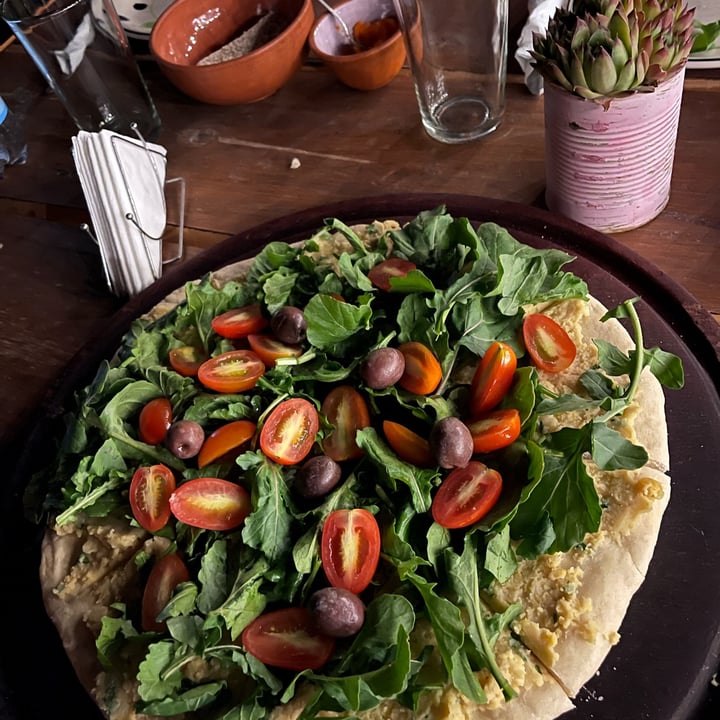 photo of Chicha Libre Resto Bar Pizza de hummus y rucula shared by @vaveg on  20 Nov 2023 - review