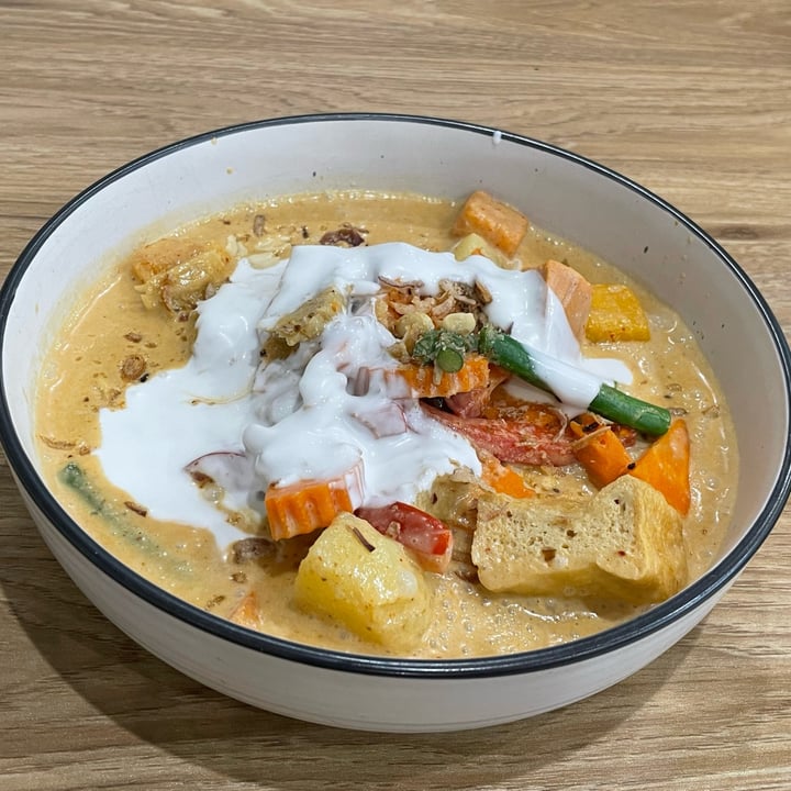 photo of Vega cafe Massaman Curry shared by @veganpr on  17 Nov 2023 - review