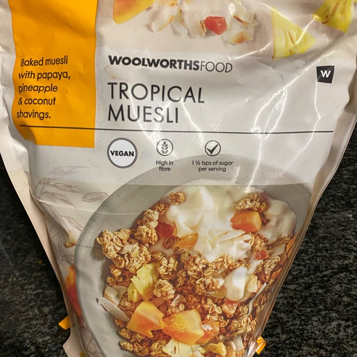 photo of Woolworths Food Tropical Muesli shared by @lindybeukes60 on  12 May 2024 - review