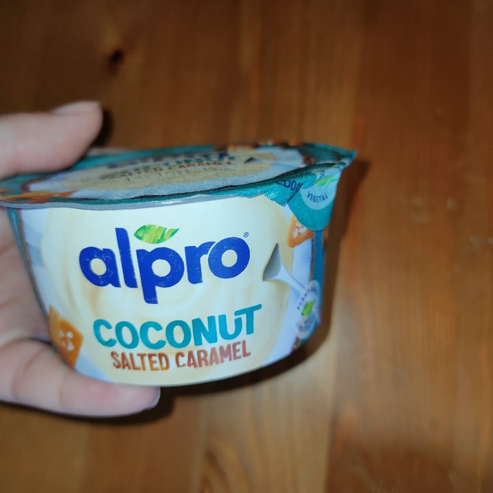 photo of Alpro Yogurt Coconut Salted Caramel shared by @deboracaravelli on  05 Oct 2023 - review