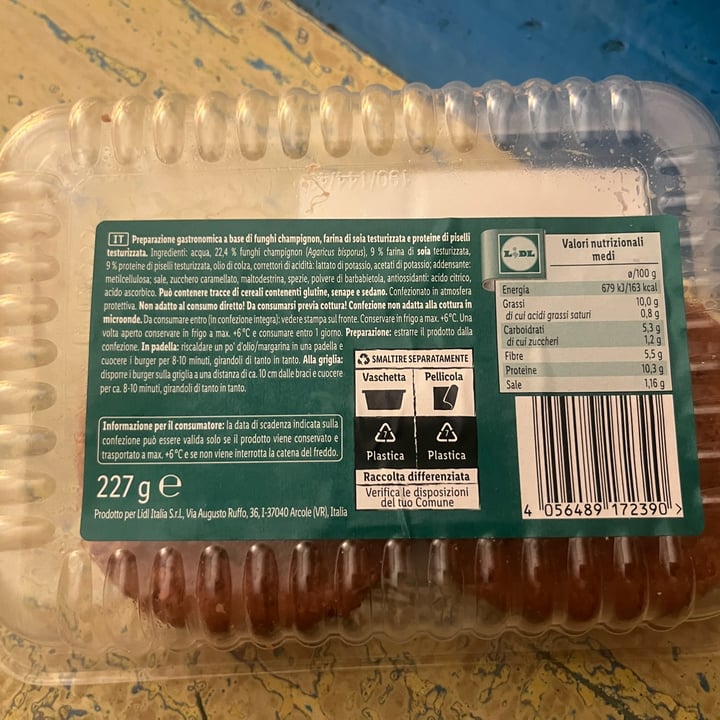 photo of Vemondo vegan burger a base di funghi, farina di soia testurizzata e proteine di piselli testurizzate shared by @veggysfreggy on  06 Jan 2025 - review