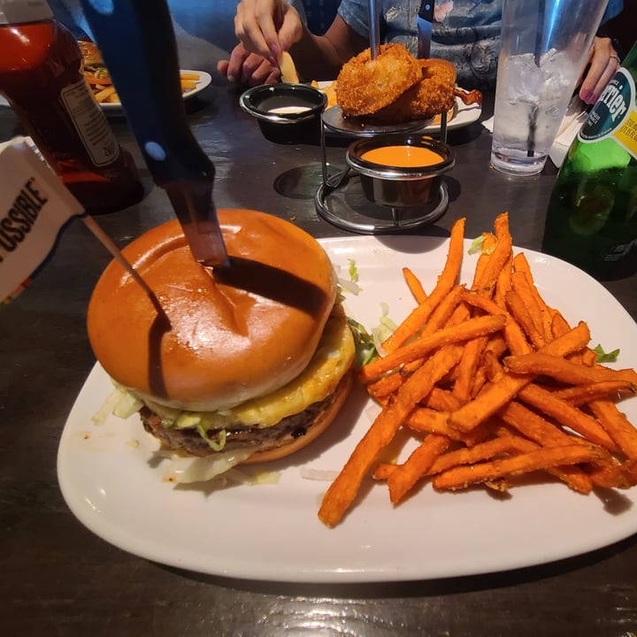 photo of Red Robin Gourmet Burgers and Brews impossible banzai burger shared by @mandapanda22 on  28 Jan 2025 - review