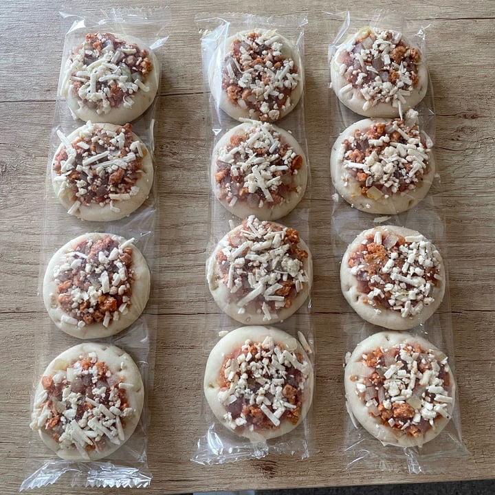 photo of Vemondo Vegan Mini Pizzas Bolognese Style shared by @pauladelriver on  01 Feb 2024 - review