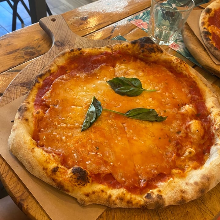 photo of Restaurant la Bufalina Pizza Margherita Con Mozzarella Vegetale shared by @sarabosio on  24 Aug 2023 - review