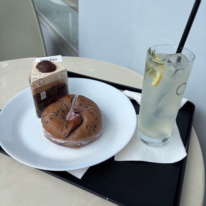 photo of Looop Blueberry Cream Cheese Bagel shared by @gloglo2121 on  07 Sep 2025 - review