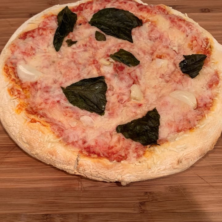 photo of Blackbird Foods Hand-tossed Pizza Margherita shared by @hummingbirdgarden on  18 Sep 2023 - review