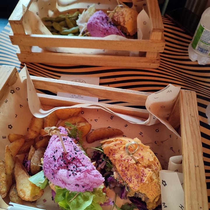 photo of Flower Burger Botanical Burger shared by @luiveg on  30 Nov 2023 - review