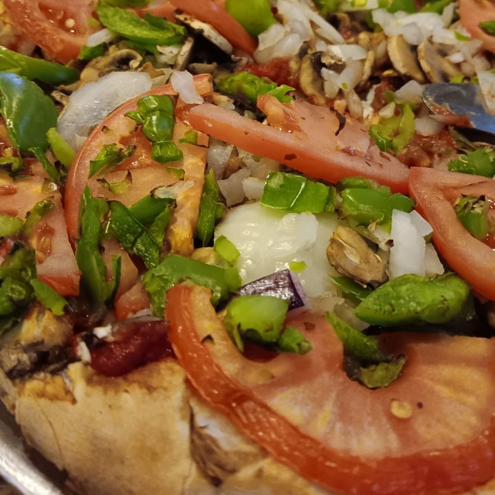 photo of Monelli's Italian Grill & Sports Bar Vegetarian Pizza (No Cheese) shared by @ninetypercent on  17 Dec 2023 - review