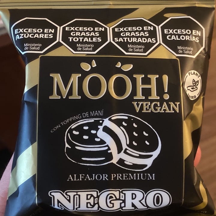 photo of MOOH! vegan ALFAJOR VEGANO NEGRO - MOOH VEGAN shared by @tadegrimberg on  17 Sep 2023 - review