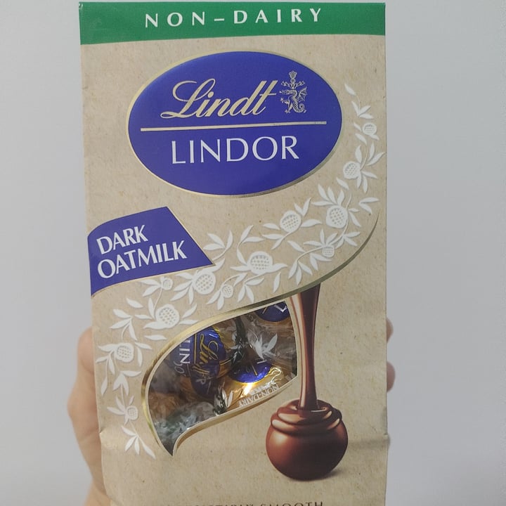 photo of Lindt Lindor Dark Oatmilk Chocolate Truffles shared by @dorothee on  08 Dec 2023 - review