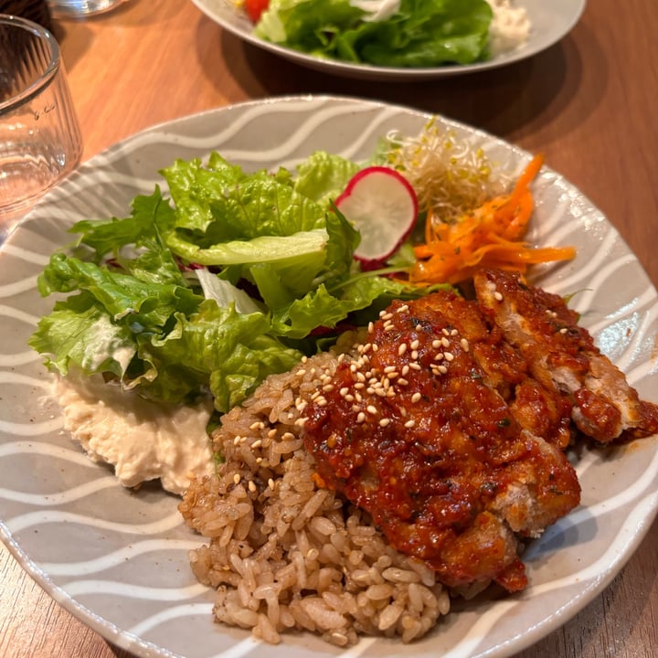 photo of KO－SO CAFE korean spicy chicken plate shared by @rivegan12 on  01 Dec 2024 - review