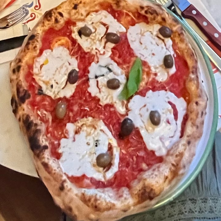 photo of Pizzium - Pavia Margherita vegana shared by @chiaraverte on  05 Sep 2024 - review