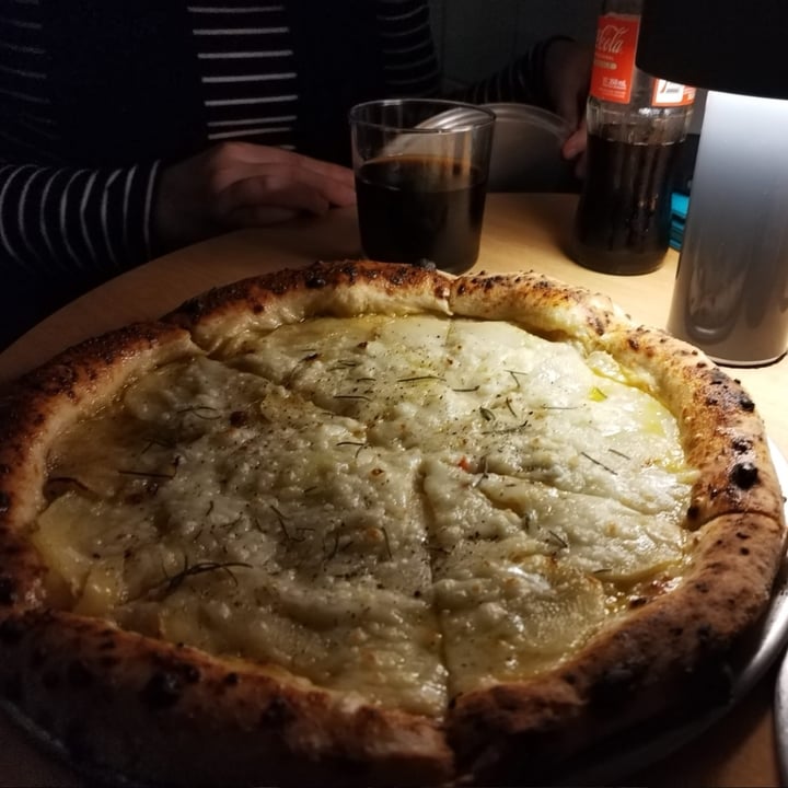 photo of Dos Orientales Pizza al Paso Pizza Napolitana Bianca shared by @hanyuhi on  14 Apr 2024 - review