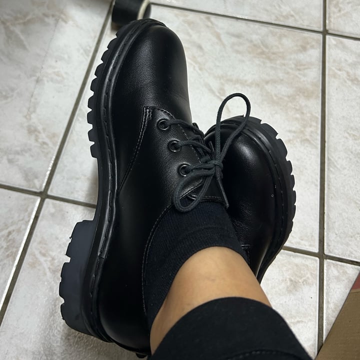 photo of Urban Flowers Sapato Tratorado Terra All Black shared by @shaykempinskipepperd on  27 May 2025 - review
