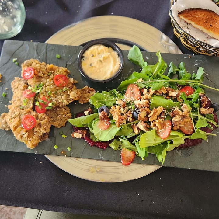 photo of Tantra Salta Restaurante Vegetariano Empanadas criollas shared by @ladyvegan-porelmundo on  22 Jan 2024 - review