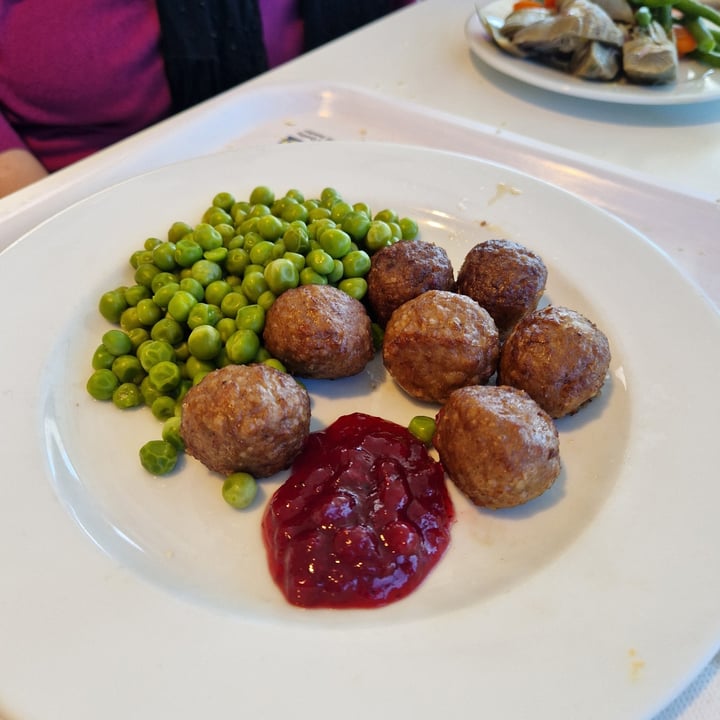 photo of Ristorante Ikea c/o Ikea - Carugate (mi) Polpette vegetali con piselli e marmellata shared by @erika100 on  03 Jan 2025 - review