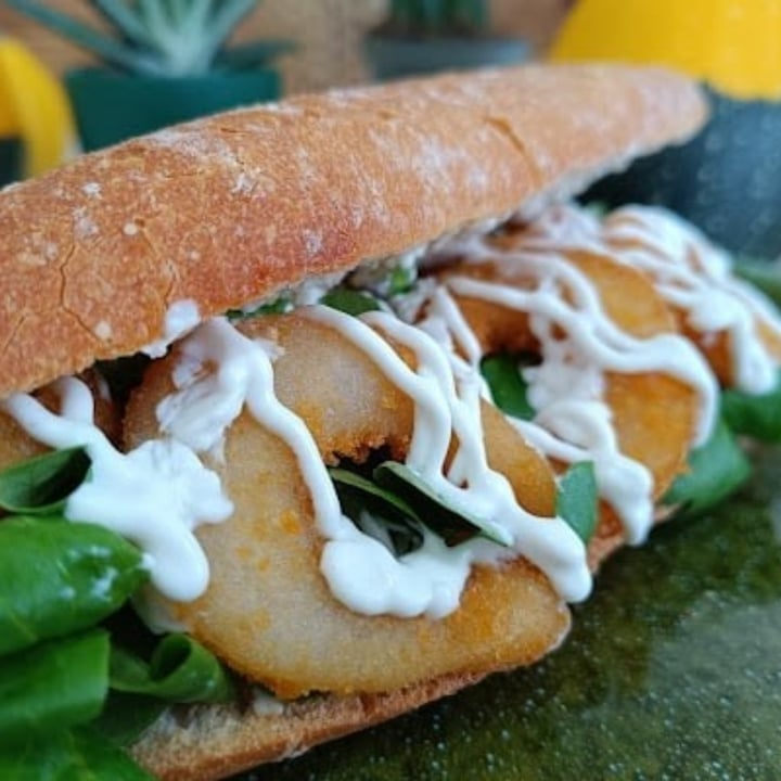 photo of O Fento Gastro Bar Bocadillo de calamar vegano con salsa especial shared by @qres on  03 Mar 2024 - review