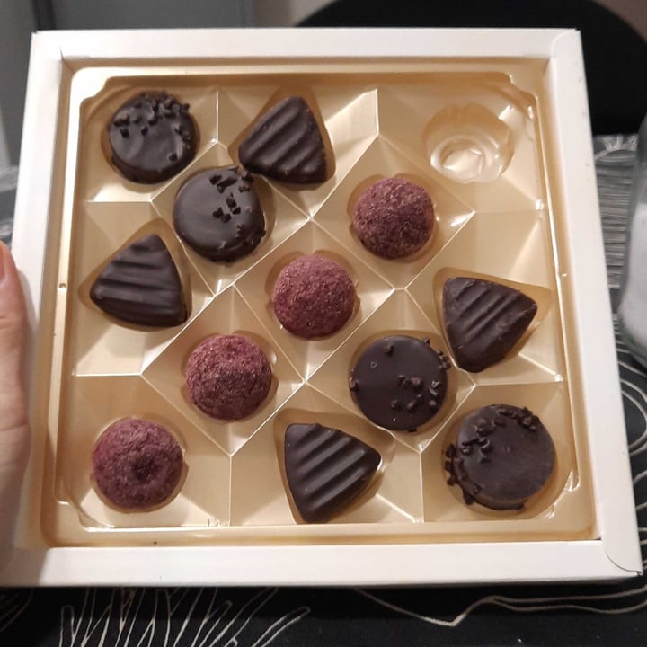 photo of Vemondo Vegan praline selection shared by @luchitaba on  03 Oct 2023 - review