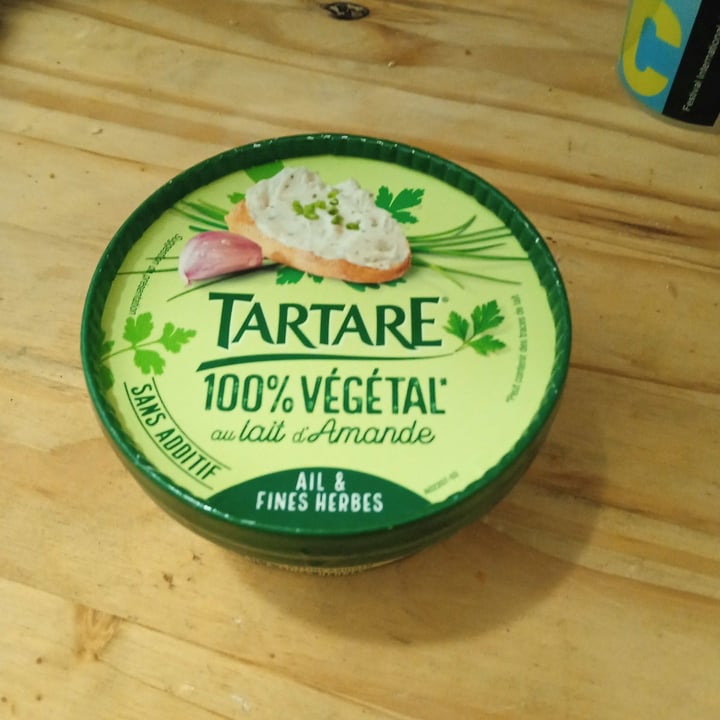 photo of Tartare 100% végétal au lait d'amande ail et fines herbes shared by @quelqunun on  15 Oct 2023 - review