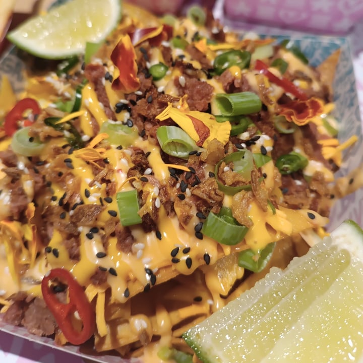 photo of Vegan Junk Food Bar Nachos shared by @eli-trujillo on  30 Nov 2023 - review