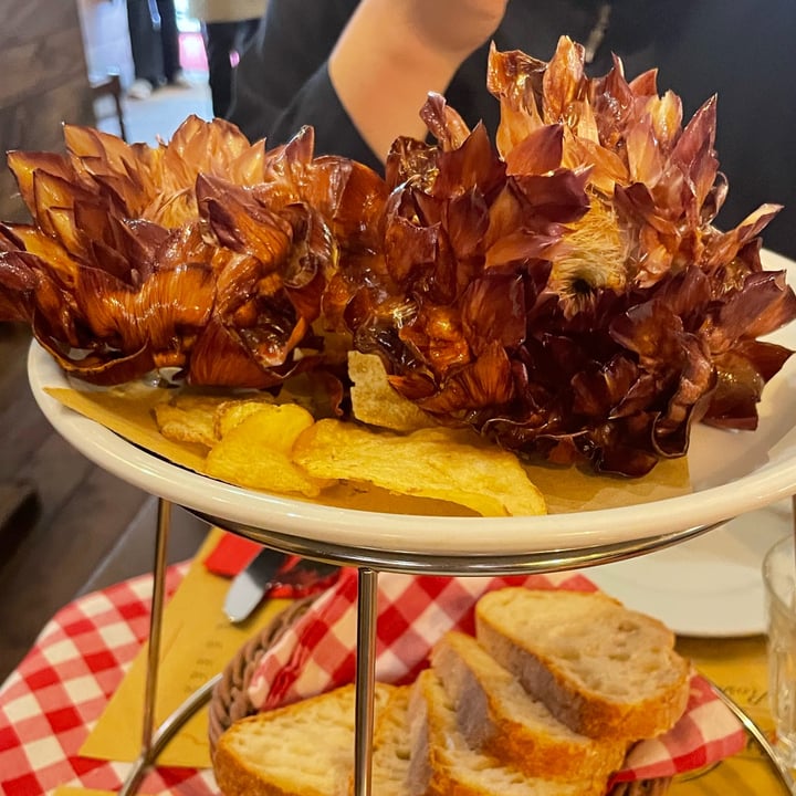 photo of Volemose Bene Rosticceria Romana Carciofi Alla Giudia shared by @sottolapellepodcast on  27 Sep 2025 - review