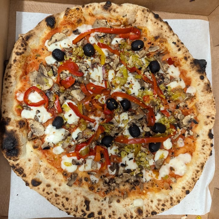 photo of Yard Sale Pizza Mr. Lava Lava Vegan shared by @alainasparagus on  26 Aug 2024 - review