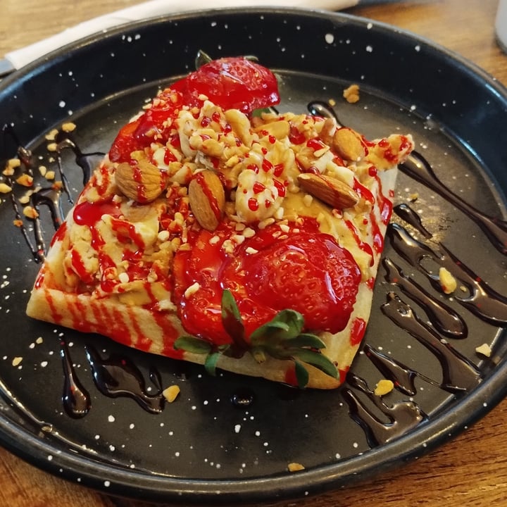 photo of Mönt take away Waffle con mantequilla de maní, frutilla & nueces shared by @aymaraluz on  09 Dec 2023 - review