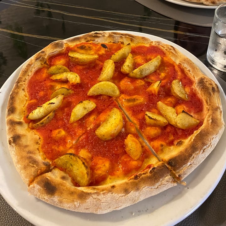 photo of Pizzeria Arte Bianca Pizza con patate shared by @lillycinnamon on  29 Nov 2023 - review