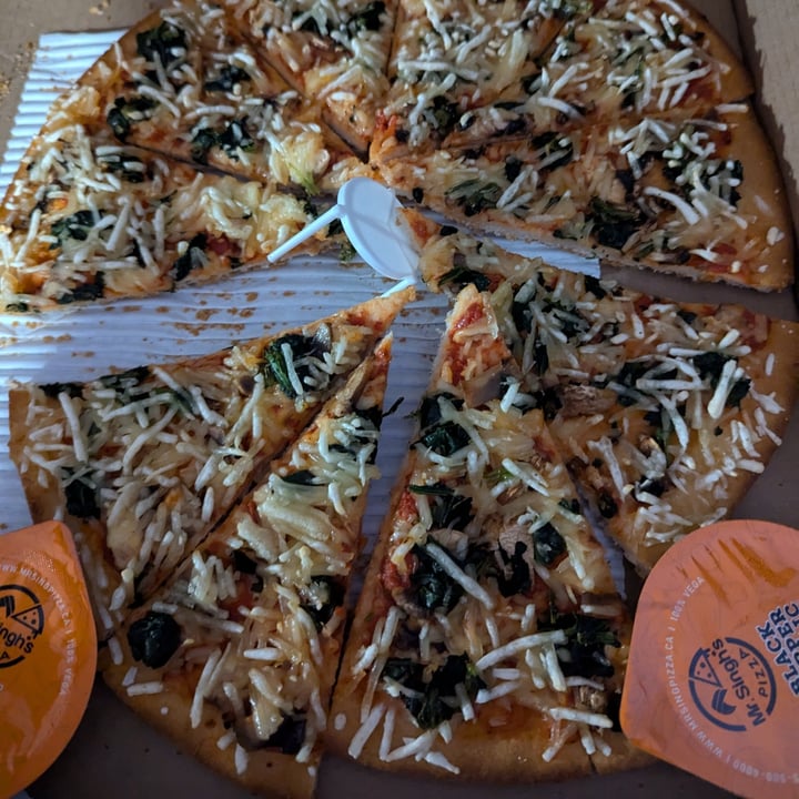 photo of Mr. Singh’s Pizza Mississauga Gluten Free Vegan Pizza shared by @shaynak112 on  01 Jan 2025 - review