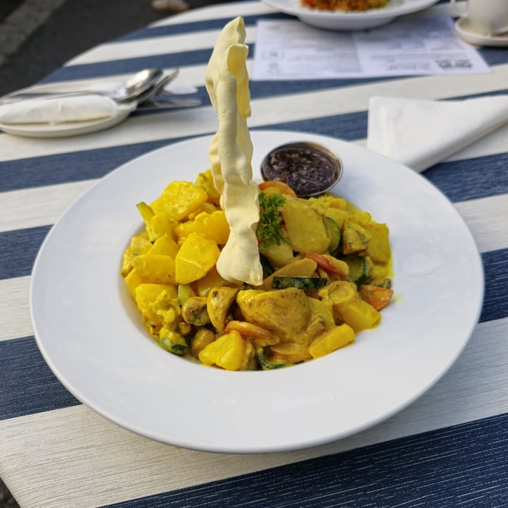 photo of The Blue Cafe Vegetable Curry shared by @christo on  25 Jun 2024 - review