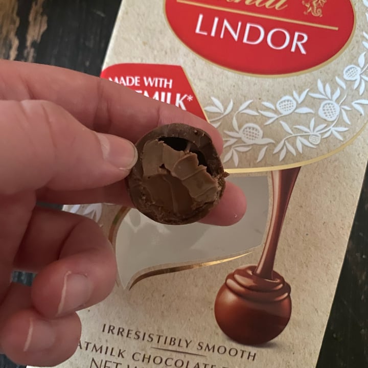 photo of Lindt Lindor Oatmilk Chocolate Truffles shared by @friendlyvegan on  09 Oct 2024 - review