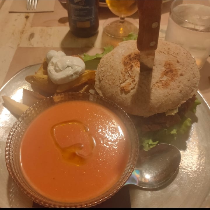 photo of Viva Burger Burger Queen shared by @bitauniverse on  22 Sep 2025 - review
