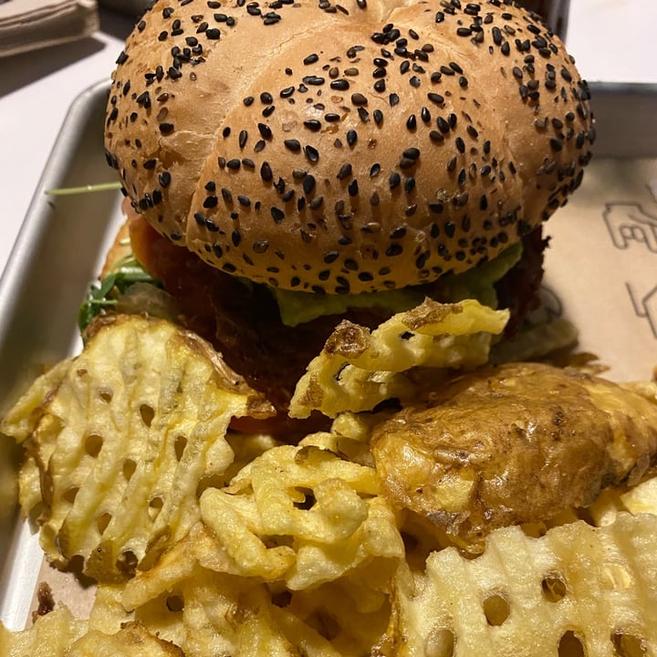 photo of Pits. Hamburguesa vegana shared by @blurrycarla on  15 Sep 2023 - review