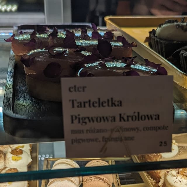 Photo of the dish “tarteletka pigwowa krolowa”