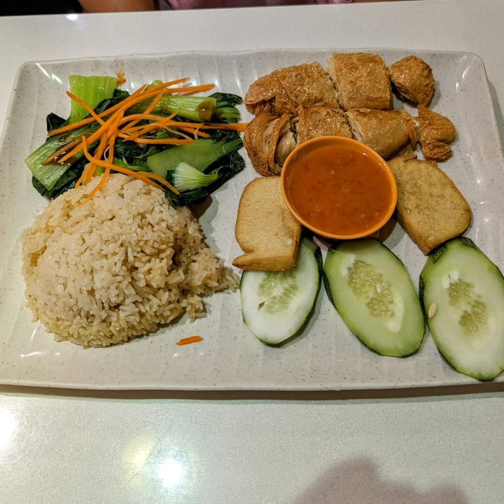 photo of Red Apple Veggie Café Hainanese Chicken Rice shared by @k37u on  02 Jan 2024 - review