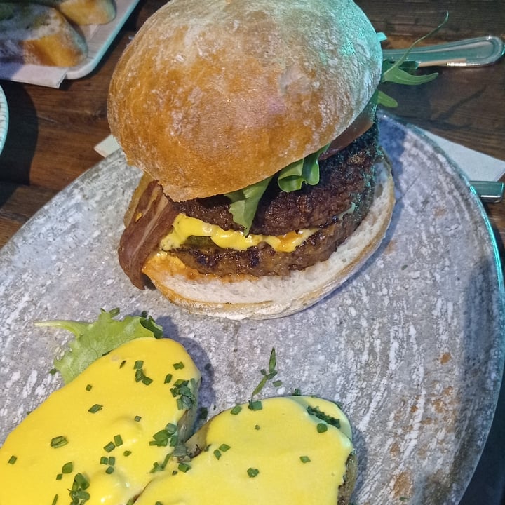 photo of Amarre 69 Big Queen Burger shared by @moniqueta on  09 Mar 2024 - review