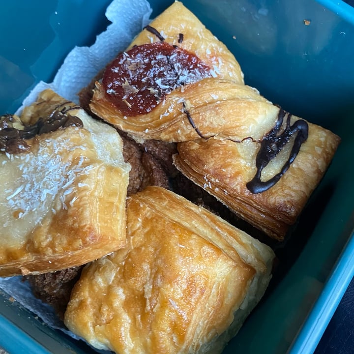 photo of dulchelia.pasteleria.vegana facturas shared by @diiaaanav- on  06 Aug 2025 - review