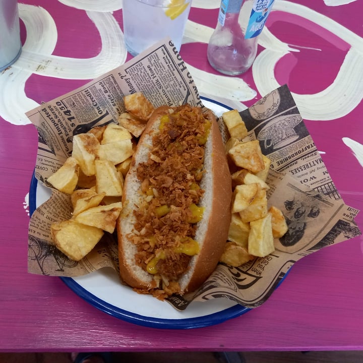 photo of Bar La marmota Perrite caliente con papas shared by @sheerabs on  31 Aug 2023 - review