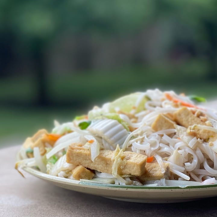 photo of Tai's Asian Bistro Pad Thai with Tofu and White Sauce and No Egg shared by @gregcombs on  24 Aug 2023 - review