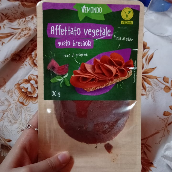 photo of Vemondo Affettato Vegetale Gusto Bresaola shared by @semplice-me-nte on  16 Apr 2024 - review