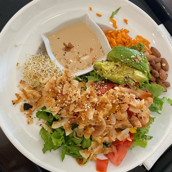 photo of Bonne Bouffe Salade Avocat BLT shared by @patapouef on  26 Aug 2023 - review