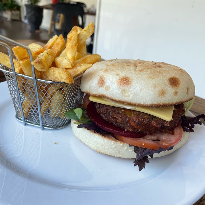 photo of Heritage Hotel & Function Centre Vegan Burger shared by @veggi-bella on  22 Feb 2025 - review