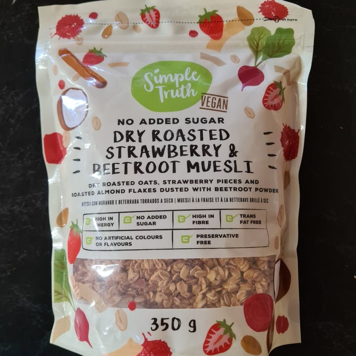 photo of Simple Truth Dry Roasted Strawberry And Beetroot Muesli shared by @veronicagroen on  24 Mar 2024 - review