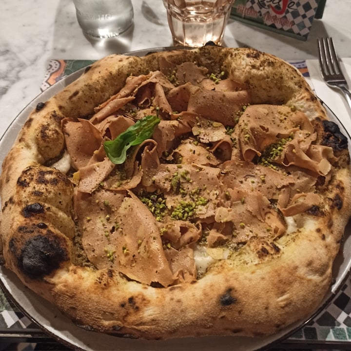 photo of Pizzeria Assaje Trieste Pistacchio E Mortadella Vegana shared by @annasa on  05 Mar 2023 - review