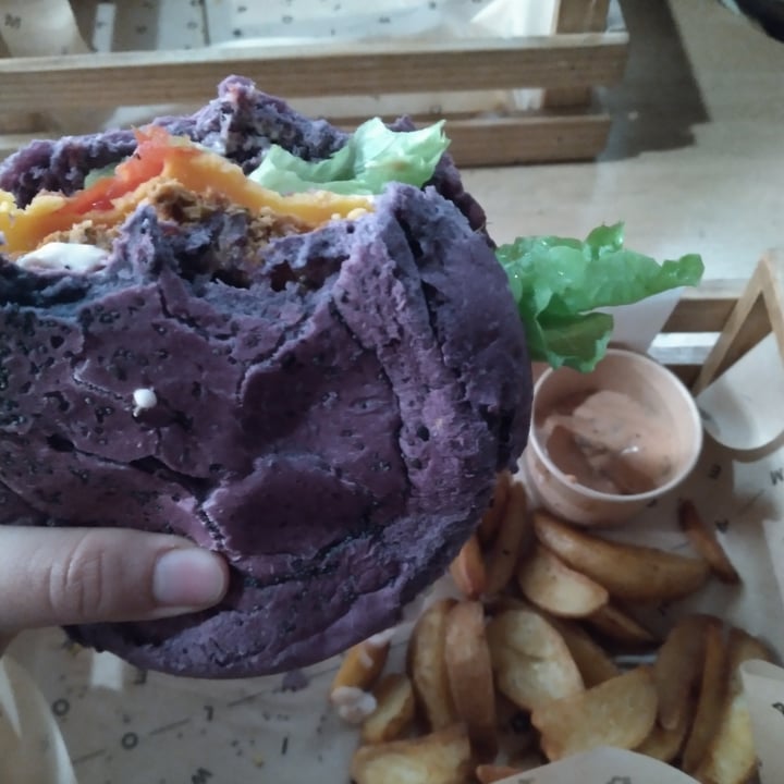 photo of Flower Burger Flower burger shared by @sirine on  05 Feb 2023 - review